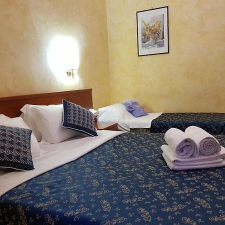 רומא Rainbow Guest House מראה חיצוני תמונה