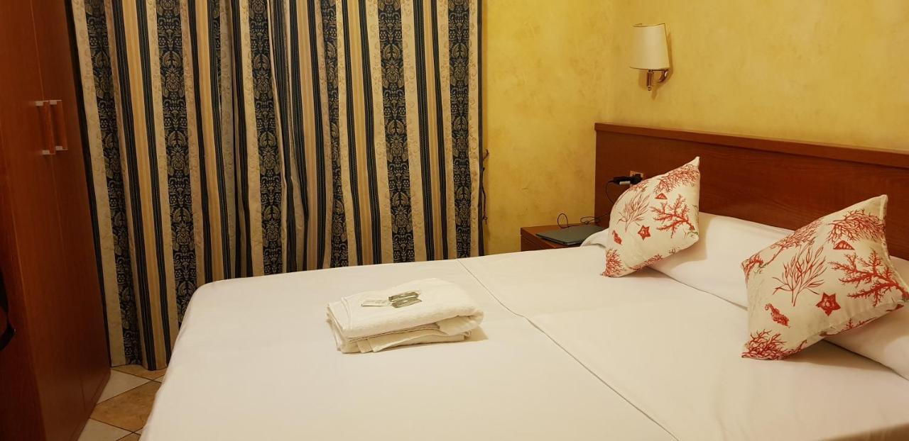 רומא Rainbow Guest House מראה חיצוני תמונה