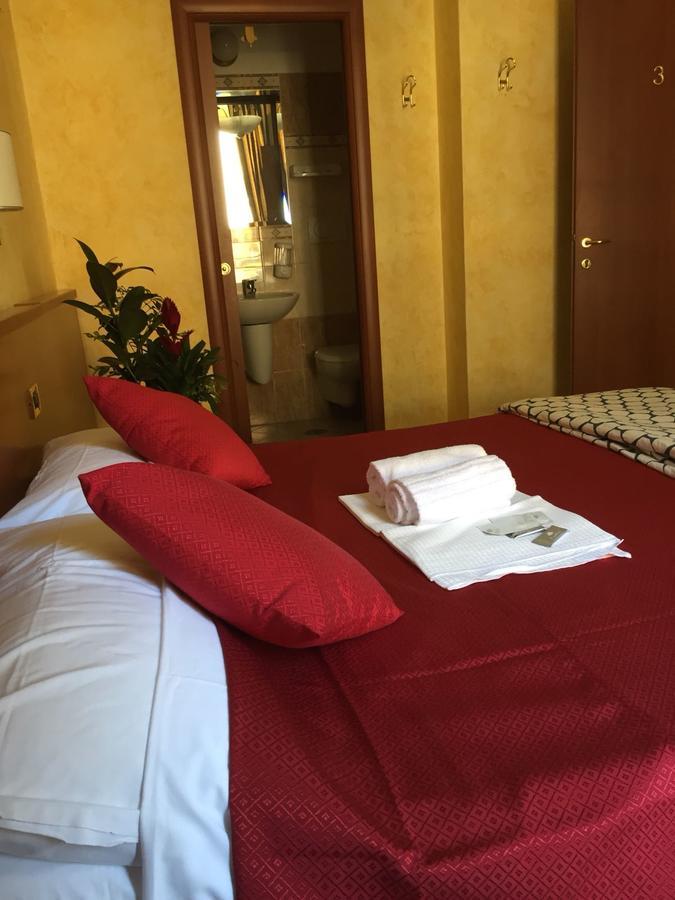 רומא Rainbow Guest House מראה חיצוני תמונה